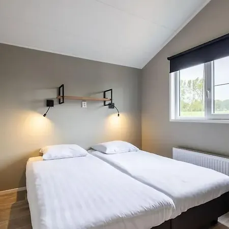 Vakantiebungalow De Karper بيت للعطل *